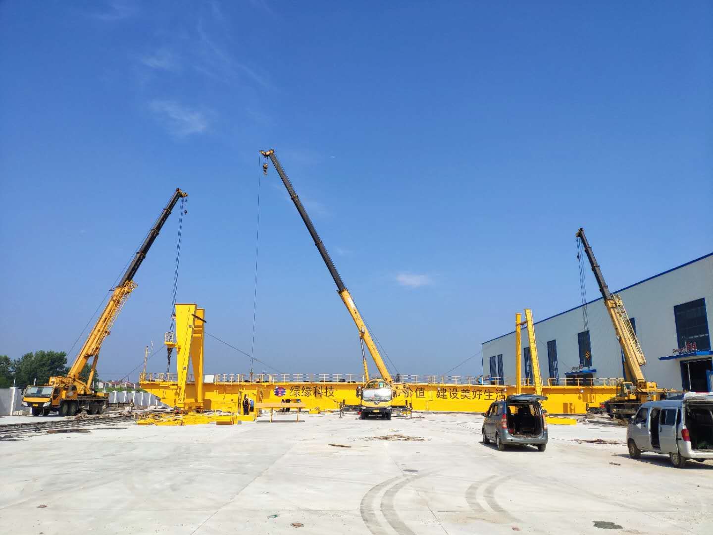 綠緣科技龍門(mén)吊安裝